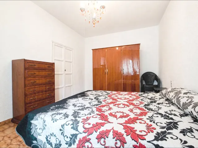 SE ALQUILA ESTUPENDO PISO AMUEBLADO — 7