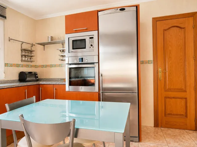 CASA INDEPENDIENTE CON 966 M/2 DE PARCELA EN NUEVO HIGUERON . — 19