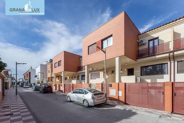 Amplia casa de 182 m2 con patio, gran sótano y a menos de 5 minutos del metro — 31