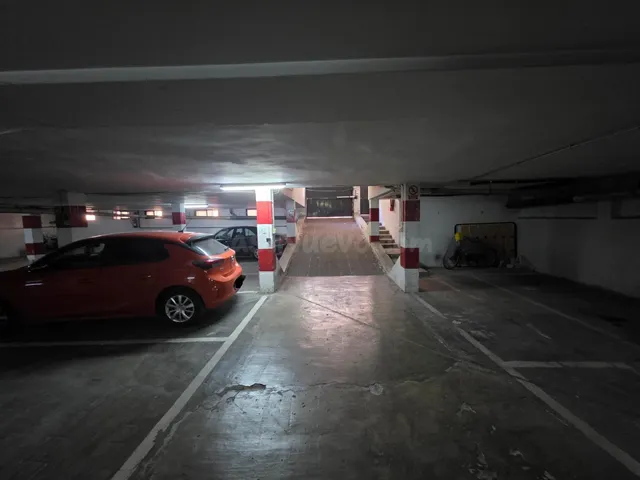 PLAZA DE GARAJE PARA COCHE GRANDE ENTRE ALAMEDA DE HÉRCULES  - foto 3