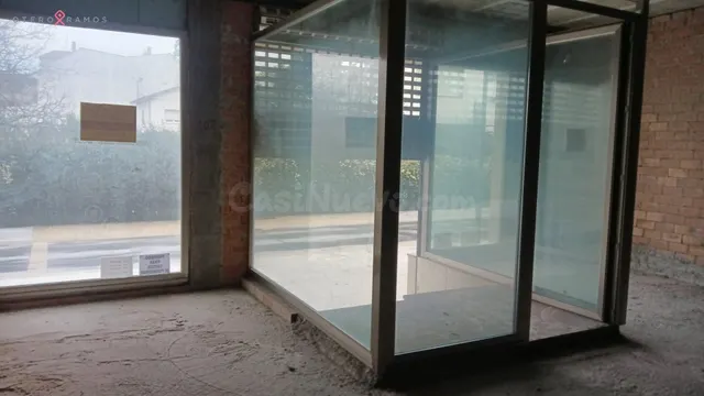 SE ALQUILA LOCAL COMERCIAL EN OBRA EN BERTAMIRANS, AMES - foto 3