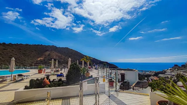 Ubicación de ensueño con sol y fantásticas vistas al mar — 21
