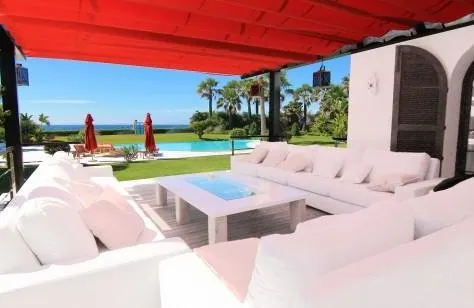 MANSION EN PRIMERA LINEA DE PLAYA EN AMPLIA PARCELA — 10