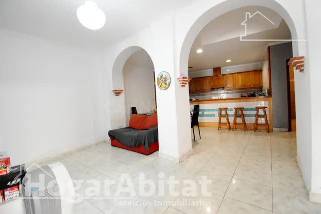 ESPACIOSA CASA CON TERRAZA EN EL HISTÓRICO CASCO ANTIGUO
