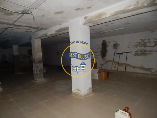 LOCAL COMERCIAL EN AIELO CON POSIBILIDAD DE COMPRA DEL RESTO DE EDIFICIO — 10