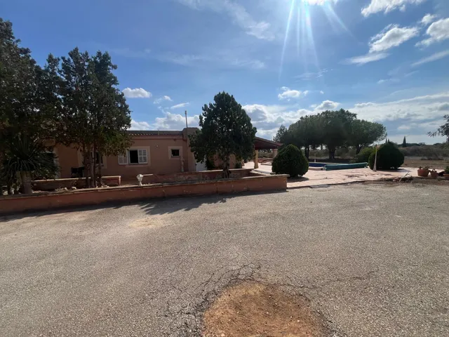 RUSTICA -CON CEDULA DE HABITABILIDAD -EN LLUCMAJOR PUEBLO — 24