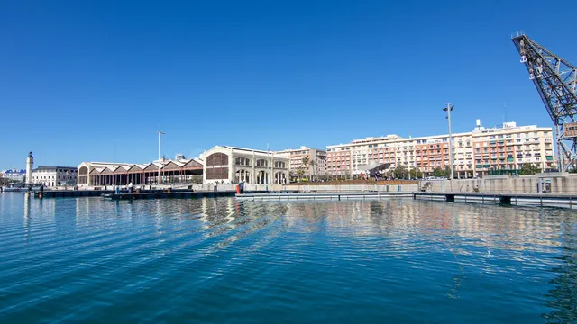 Piso con vistas al mar en La Marina de Valencia - foto 2