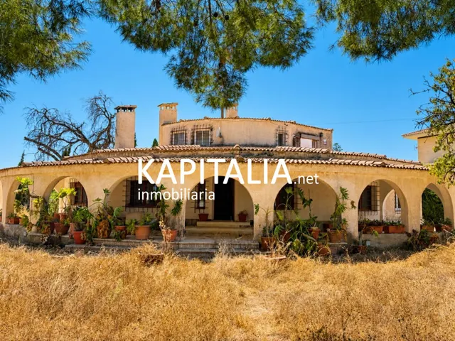 ESPECTACULAR CHALET EN SAN VICENT DEL RASPEIG EN PLENO ENTOR