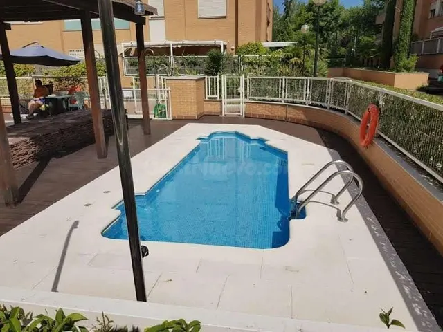 Piso con terraza y vistas a la piscina en Arroyo de la Vega - foto 2