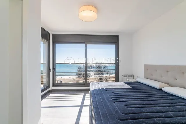 CASA EN PRIMERA LINEA DE MAR — 30