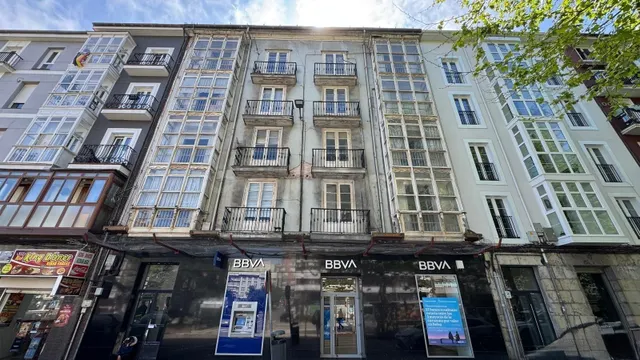 VIVIENDA REFORMADA INTEGRAMENTE EN LA CALLE VARGAS CON ASCEN - foto 3