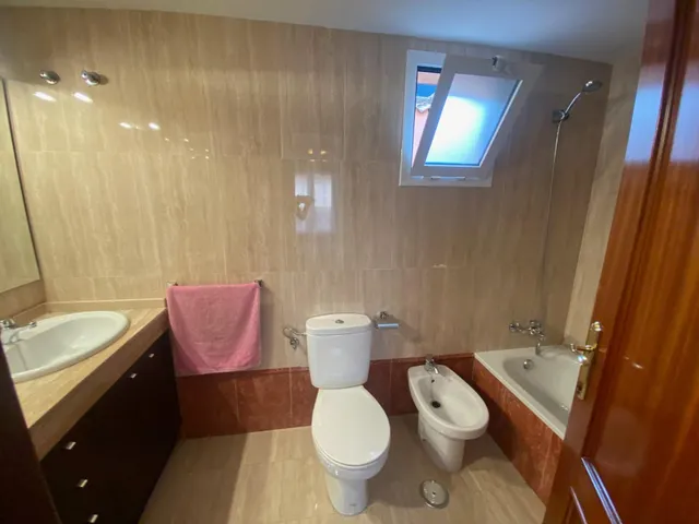 Tomares. bonito triplex amueblado junto al ayuntamiento — 32