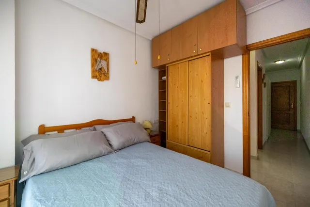 Apartamento de 1 dormitorio con dos terrazas en el centro de Torrevieja — 15