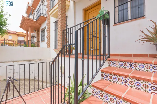 Bonita Casa en Cúllar Vega — 48