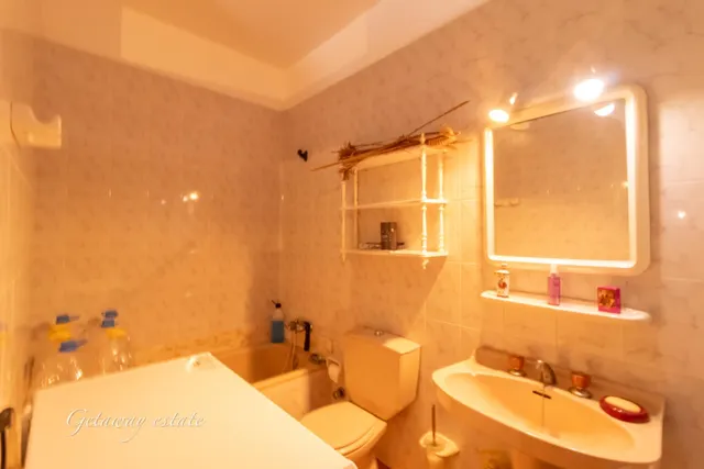Casa en venta - Propiedad con dos viviendas independientes. — 9