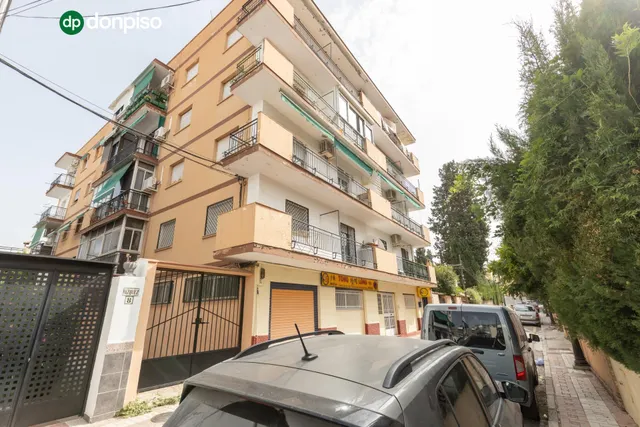 Piso 3 habitaciones en Calle Santa Margarita, junto Cmno. Bajo de Huétor — 32