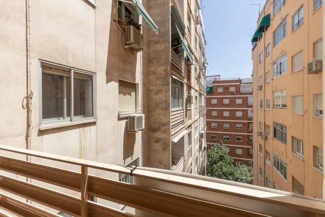 Amplio piso en Pedro Antonio de Alarcón — 21