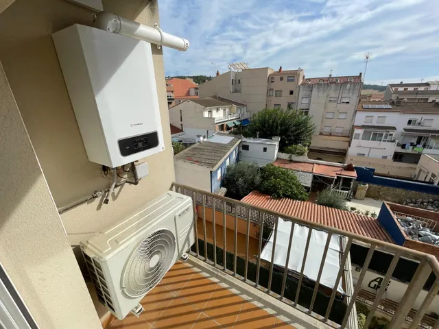 Dúplex céntrico en venta en Olesa de Montserrat, con terrazas y parking — 46