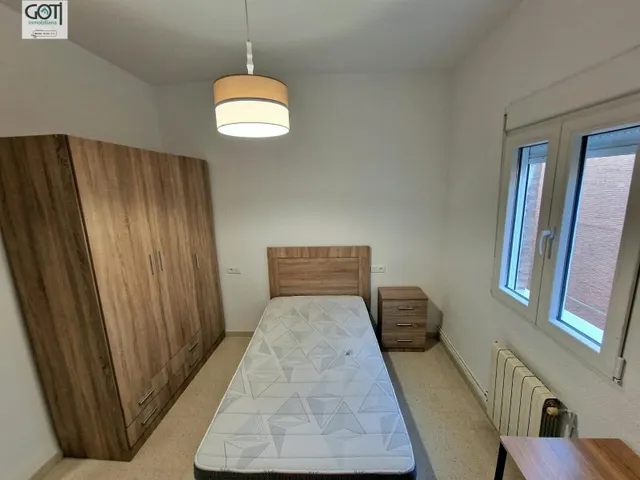 Amplio y Luminoso Piso en el Corazón de Granada por €900 — 6