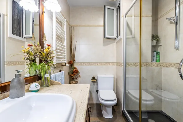 Espaciosa casa en Sabadell, junto a plaza España — 36