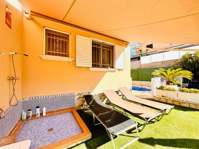 CALONGE: CHALET CON GARAJE Y PISCINA EN PERFECTO ESTADO. ZON
