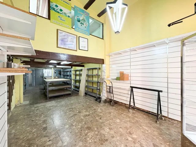 LOCAL COMERCIAL EN CALLE DENIA CON ALTILLO Y TERRAZA, ALTAS  - foto 2