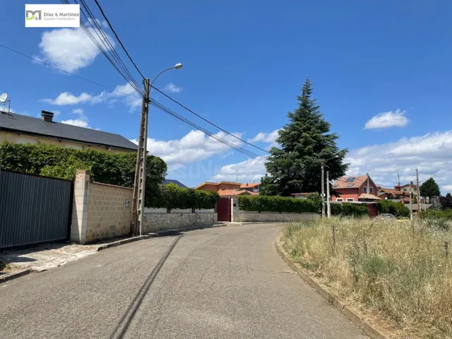 PARCELA URBANA EN LAS LOMAS 637 M2