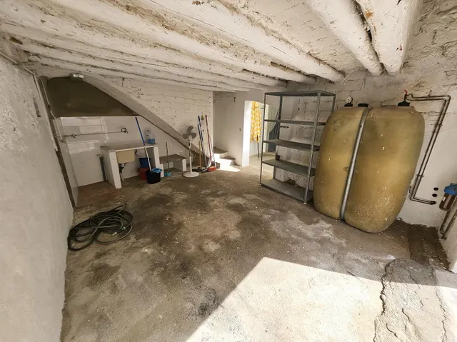 Se vende casa en casco antiguo de Oropesa, detrás del ayuntamiento. Casa con fachada a 3 calles — 37