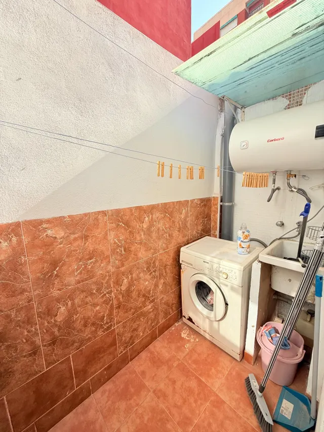 EXCELENTE PISO CERCA DE LA PLAYA, TOTALMENTE REFORMADO, EN 1º PLANTA,  EN UNA CASA TIPICA DEL BARRIO DEL CABAÑAL. — 10