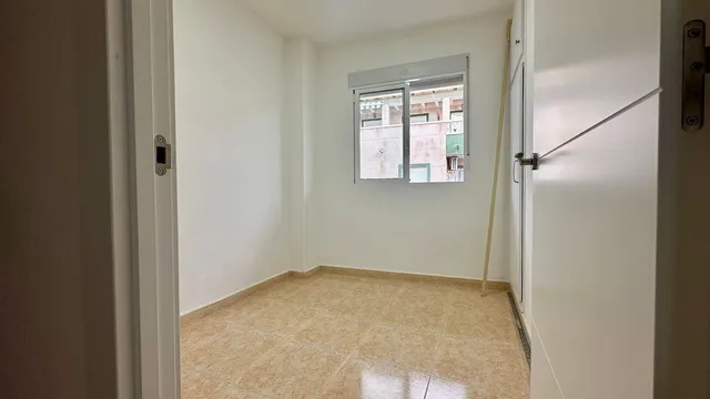 Apartamento luminoso 2 hab 1 baño en zona residencial Torrevieja — 3