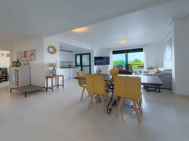 Orihuela Costa! Espectacular apartamento con amplios espacios + gran terraza con vistas despejadas y laterales al mar + Parking comunitario + Piscina comunitaria con zonas ajardinadas — 34