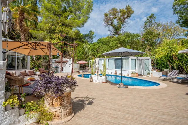 Casa con piscina y gran privacidad en parcela de 1.000 m2 — 4
