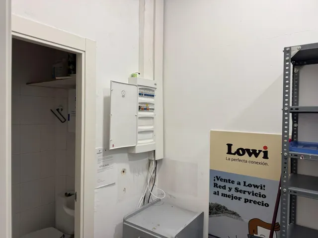 DOS LOCALES COMERCIALES JUNTOS CON ALMACEN Y ASEO PROPIO — 12