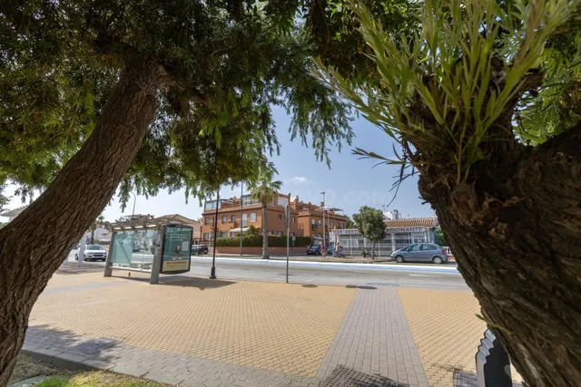 Adosado en primera línea de playa con vistas frontales al mar — 20