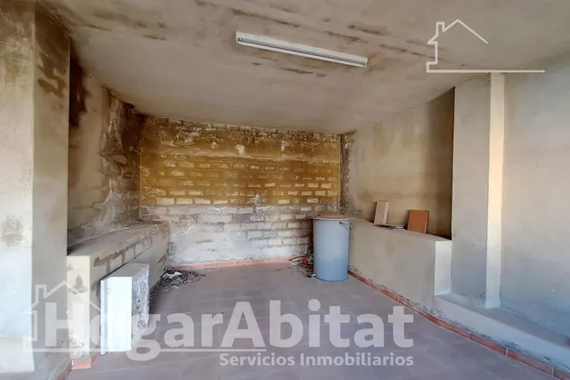 ¡OPORTUNIDAD INCREÍBLE! TERRENO URBANO AMPLIO Y CON COCHERA — 15
