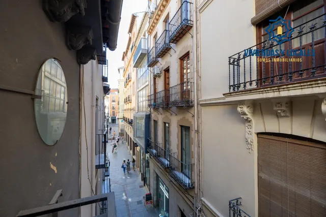 ATENCIÓN INVERSORES. Edificio comercial en pleno centro de Granada, entre Puentezuelas y Alhóndiga — 29