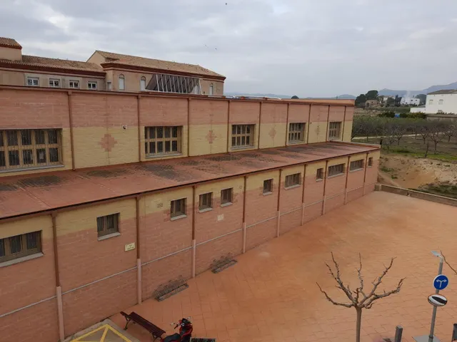 OPORTUNIDA GRAN CASA DE PUEBLO CON VIVIENDA UNIFAMILIAR Y NAV ES ANEXAS — 44