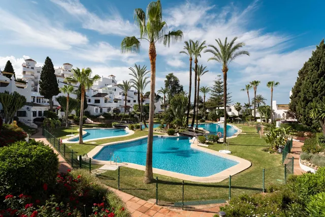 PRECIOSA CASA EN NUEVA ANDALUCIA, MARBELLA - foto 3