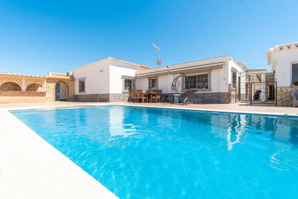CHALET independiente con piscina privada y parcela de 809 m2 en Torreta Florida