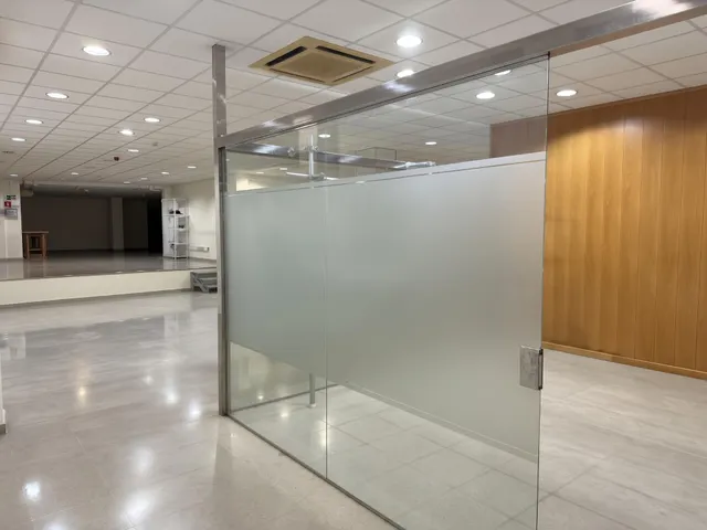 Gran local de 590 m2 en Mataró — 11