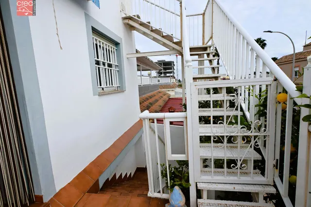 ESPACIOSO CHALET CON 4 DORMITORIOS CERCA DE LA PLAYA DE LOS NAREJOS — 22