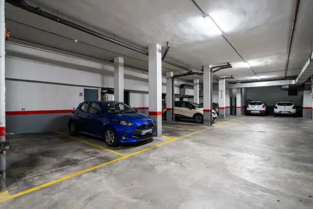 Dúplex de tres habitaciones en ZONA COLEGIOS — 24