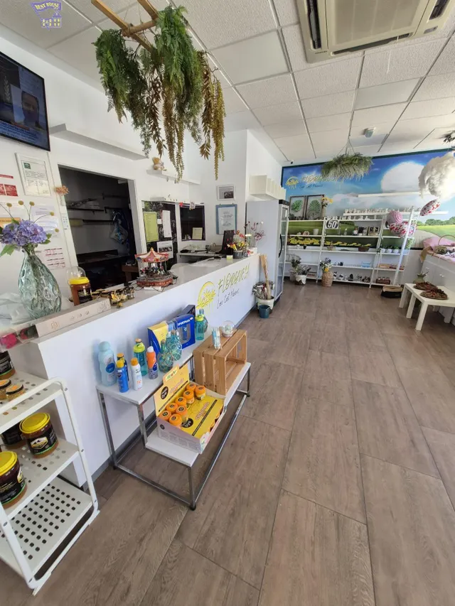 SE VENDE DOS LOCALES COMERCIALES EN ZONA EL PORTICHUELO — 2