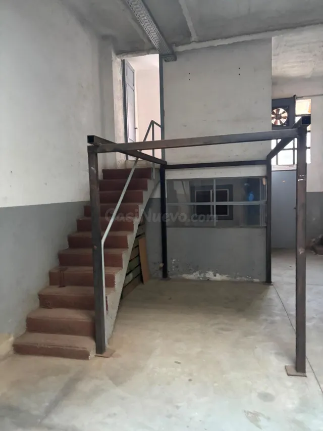 Amplio local comercial de 204 m2 con acceso para vehículos e - foto 3