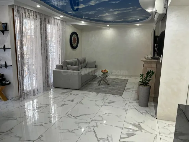 Apartamento reformado con terraza, en la provincia de Alicante, en la ciudad de Torrevieja. 3 habitaciones | 98 m2 | A 60 metros del mar — 3