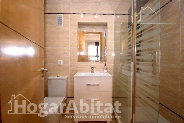 Seminuevo con piscina, garaje, trastero y terraza cerca del mar — 32