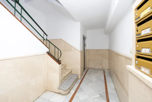 Piso Reformado en Zona Comercial y Universitaria de Granada - €330,000 — 25