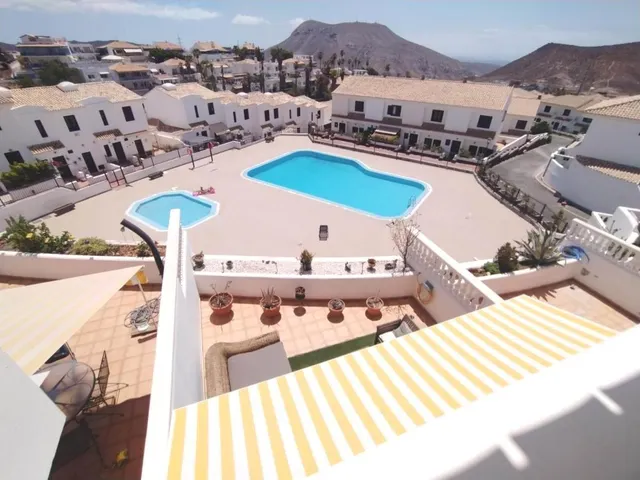 Chayofa. Villa con vistas en urbanizacion de calidad