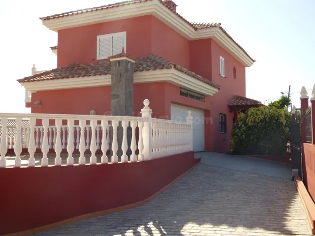 Espectacular Chalet independiente - 5 dormitorios - Araya -  - foto 3