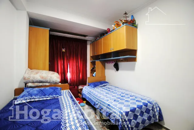 ¡gran oportunidad! muy amplio de 4 dormitorios, con balcón junto av beniopa — 13